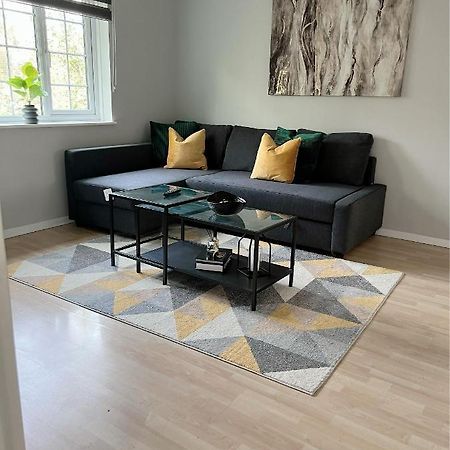 Stunning Apartment In Beckton With Private Entrance London Eksteriør bilde