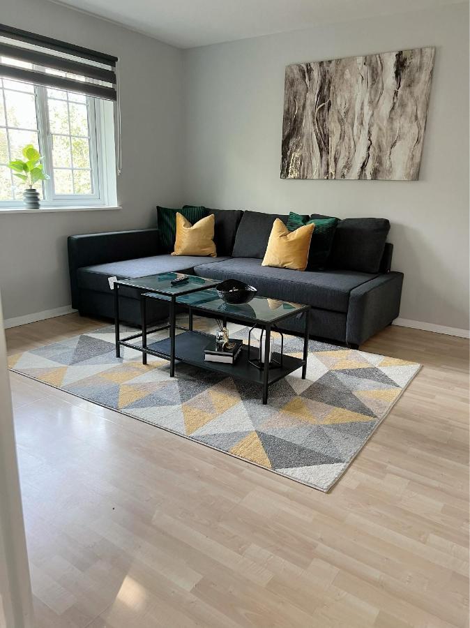 Stunning Apartment In Beckton With Private Entrance London Eksteriør bilde