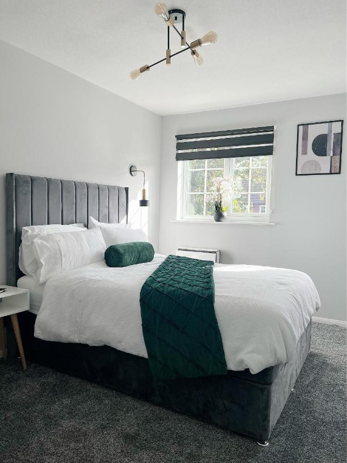 Stunning Apartment In Beckton With Private Entrance London Eksteriør bilde