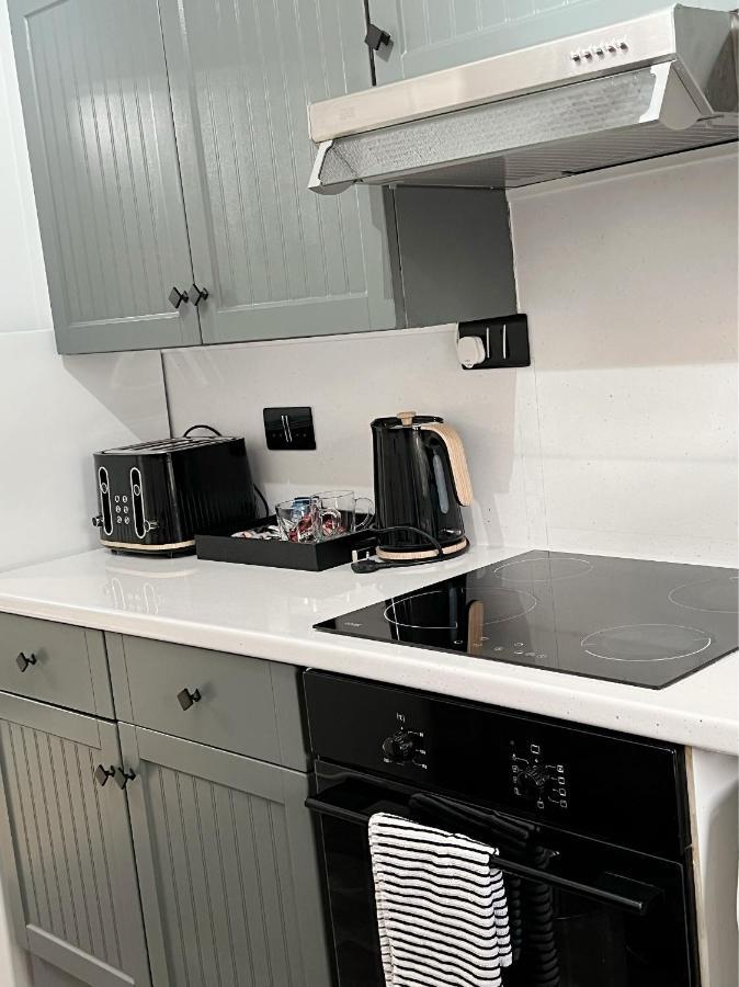 Stunning Apartment In Beckton With Private Entrance London Eksteriør bilde