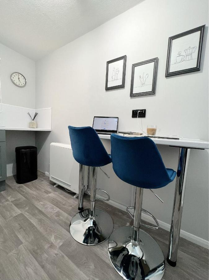 Stunning Apartment In Beckton With Private Entrance London Eksteriør bilde