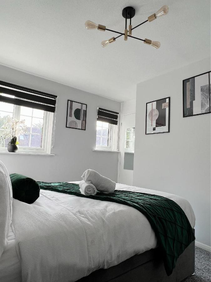Stunning Apartment In Beckton With Private Entrance London Eksteriør bilde