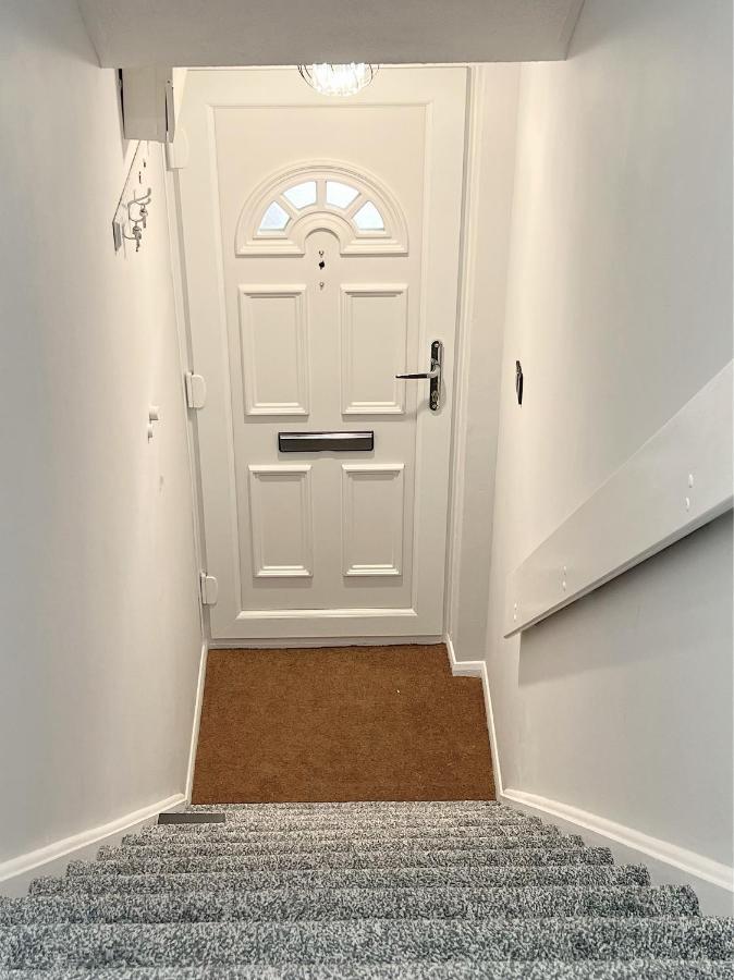 Stunning Apartment In Beckton With Private Entrance London Eksteriør bilde