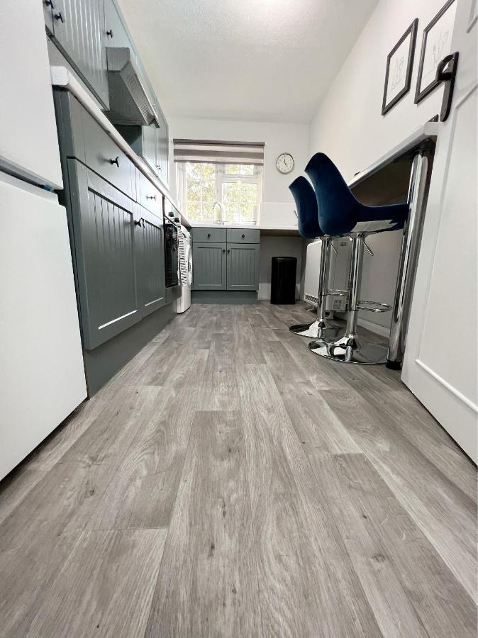 Stunning Apartment In Beckton With Private Entrance London Eksteriør bilde